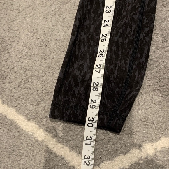 001- Lululemon Black Patterned Leggings - Picture 5 of 6
